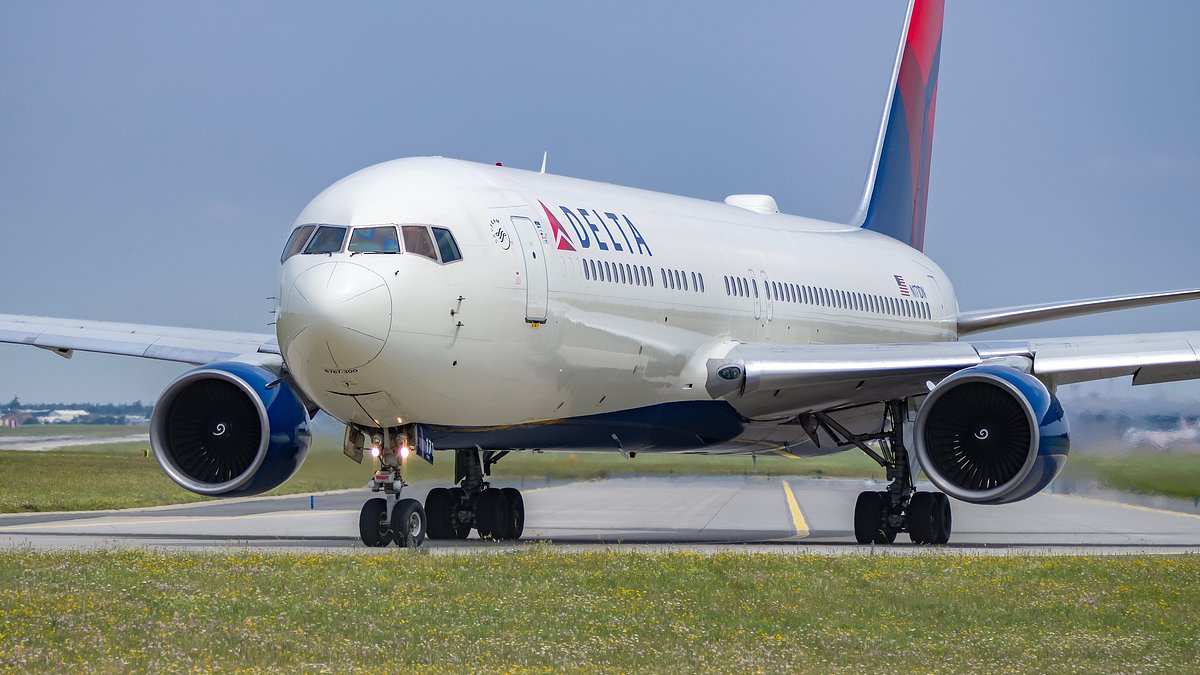 Major airline sued after ‘2.5 minutes of terror’ turbulence left 25 passengers in hospital